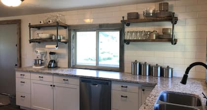 Charming farmhouse property on 20 acres of land, comfortably sleeps 13