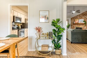 Interior - Welcome to the Parkhurst Pearl! (San Antonio)