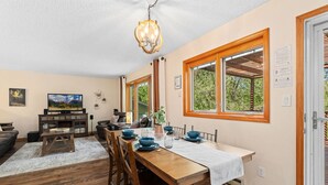 独立别墅, 多张床, 露台, 山景 (2625 Hanover Drive) | 用餐