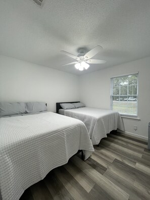3 bedrooms, iron/ironing board, WiFi, bed sheets