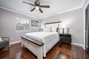 4 bedrooms, desk, iron/ironing board, free WiFi