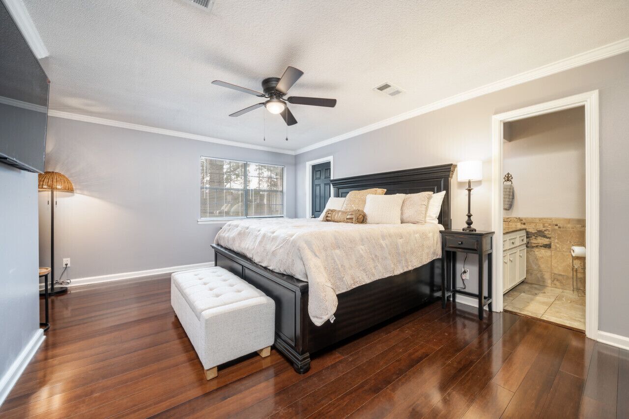 4 bedrooms, desk, iron/ironing board, free WiFi