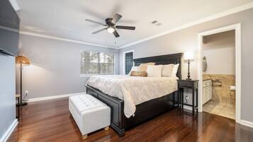 4 bedrooms, desk, iron/ironing board, free WiFi