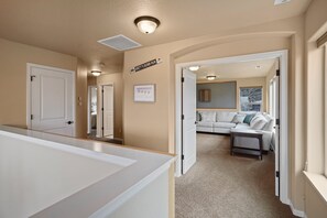 Interior - Sunny Days - Seasonal Community Pool & Park, Fenced Yard (Bend)