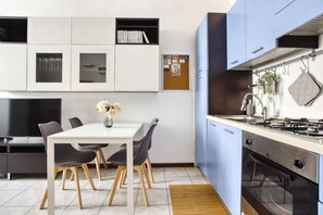 Fridge, microwave, oven, stovetop - Hostmate - Milano - Lomellina - Città Studi (Milano)