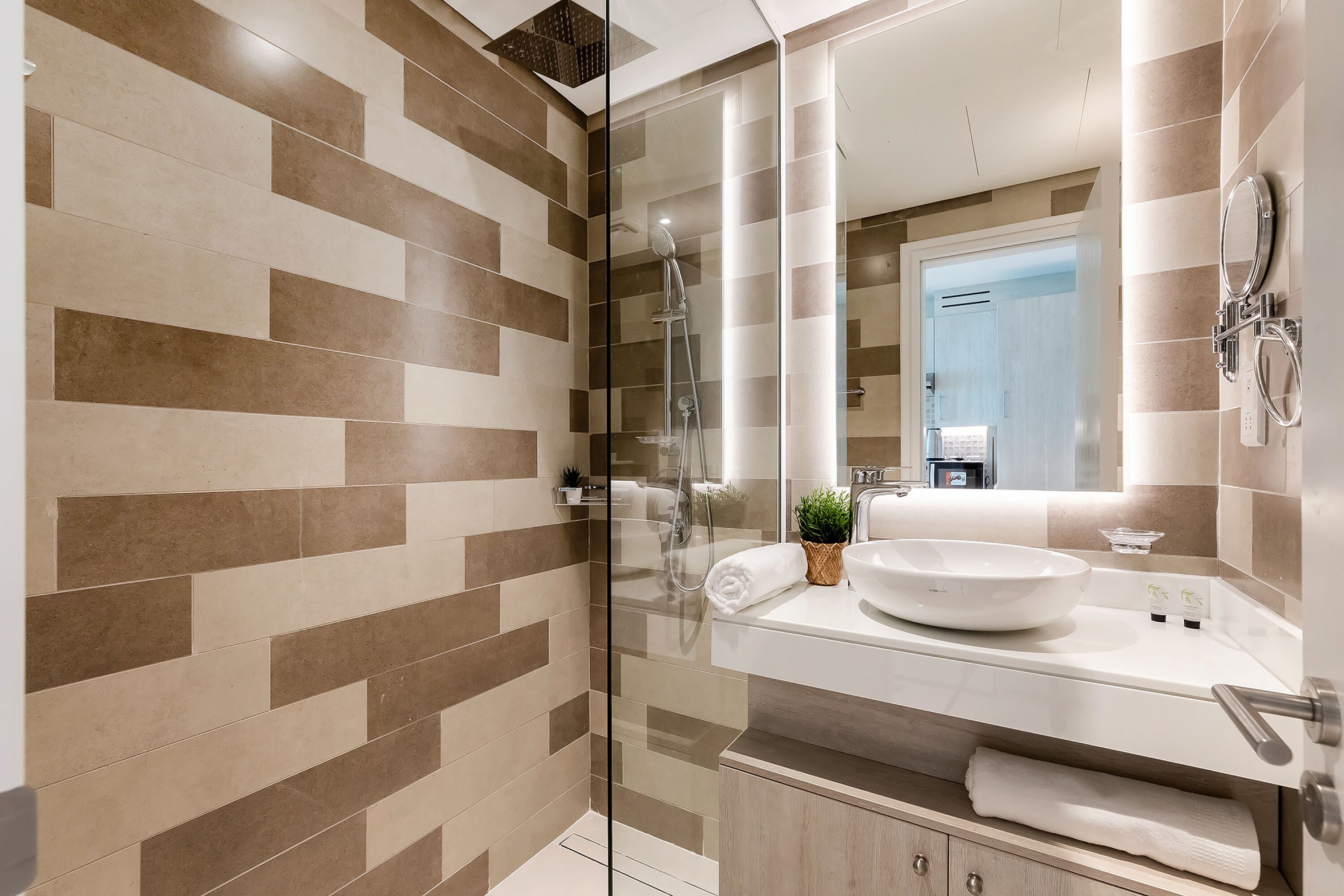 Superior Studio, Balcony, City View | Bathroom