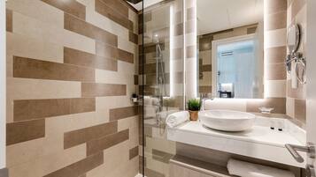 Superior Studio, Balcony, City View | Bathroom