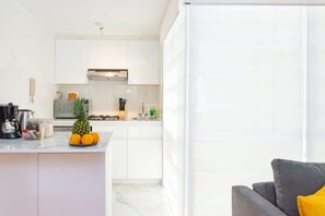 Fridge, microwave, stovetop, coffee/tea maker