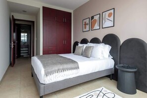 2 chambres, fer et planche à repasser, Wi-Fi, draps fournis