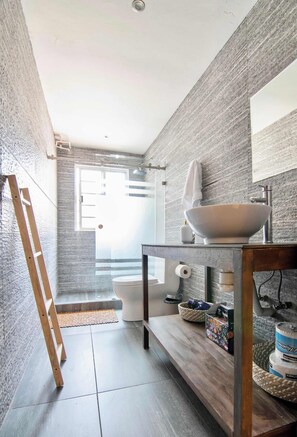 Dusche, Haartrockner, Shampoo