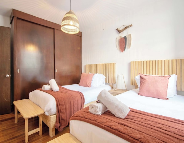 2 bedrooms, iron/ironing board, travel cot, WiFi