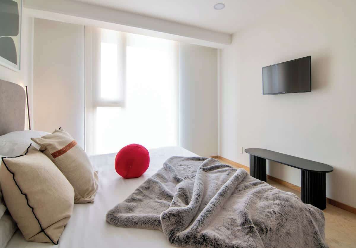 2 bedrooms, iron/ironing board, travel cot, WiFi
