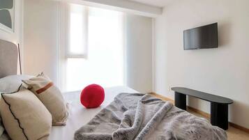 2 bedrooms, iron/ironing board, travel cot, WiFi