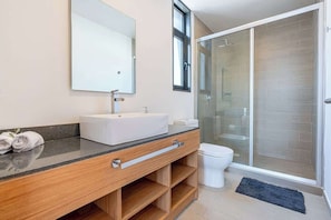 Shower, hair dryer, towels