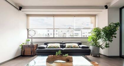 Private jacuzzi, great views and perfect location!