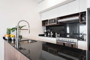 Fridge, microwave, oven, stovetop - Stunning High-Rise Panoramic Apartment Polanco 3BD (Ciudad de México)