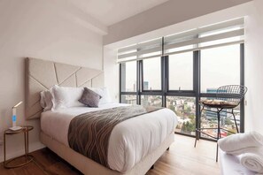 3 chambres, fer et planche à repasser, Wi-Fi, draps fournis