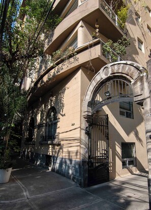 Exterior detail - Amazing apt in a calm, beautiful street Roma Norte (Ciudad de México)
