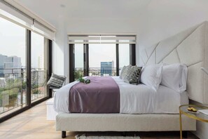 3 chambres, fer et planche à repasser, Wi-Fi, draps fournis