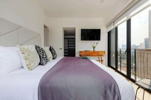3 slaapkamers, een strijkplank/strijkijzer, wifi, beddengoed