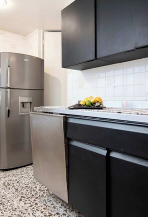 Coffee/tea maker, fridge, microwave, oven - Tribal Bohemian Penthouse with balcony in Condesa (Ciudad de México)