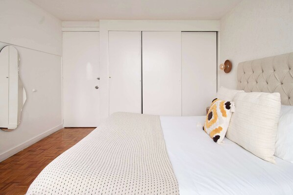4 habitaciones, tabla de planchar con plancha, cuna de viaje y wifi