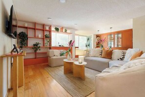 TV - Classy Stay with Private Patio, Near the Parks (Ciudad de México)