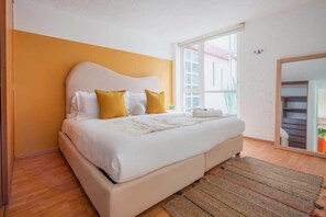 3 bedrooms, iron/ironing board, travel crib, WiFi - Classy Stay with Private Patio, Near the Parks (Ciudad de México)