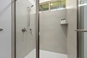 House (3 Bedrooms) | Interior - Pakele Oahu by Avantstay 5 Min to Makaha Beach (Waianae)
