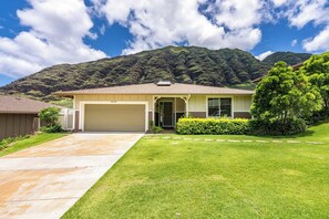 House (3 Bedrooms) | Interior - Pakele Oahu by Avantstay 5 Min to Makaha Beach (Waianae)