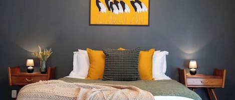 5 bedrooms, iron/ironing board, WiFi, bed sheets