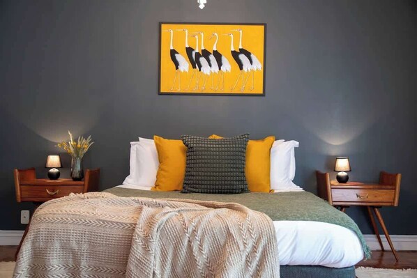 5 bedrooms, iron/ironing board, WiFi, bed sheets