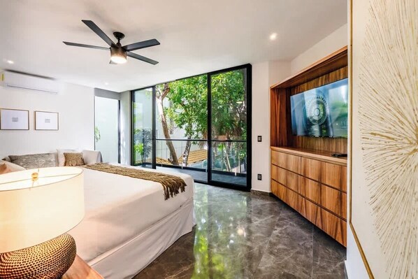 5 bedrooms, iron/ironing board, WiFi, bed sheets - Stunning modern villa with pool & beach access (Playa del Carmen)