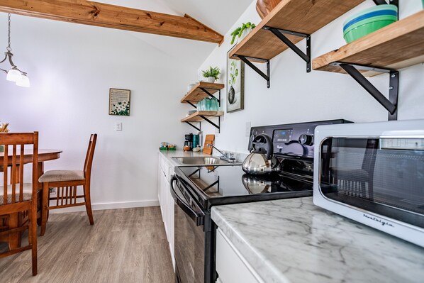 Fridge, microwave, oven, stovetop - Texas Trio #2 - Waco, Magnolia, Baylor (Crawford)