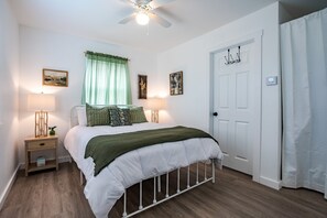 2 bedrooms, iron/ironing board, travel cot, WiFi
