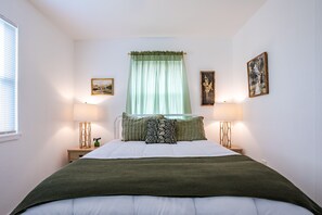 2 bedrooms, iron/ironing board, travel cot, WiFi - Texas Trio #2 - Waco, Magnolia, Baylor (Crawford)