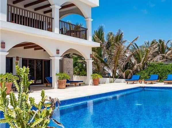 حمّام سباحة خارجي