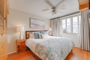 4 habitaciones, escritorio y tabla de planchar con plancha 