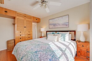 4 bedrooms, desk, iron/ironing board, travel cot
