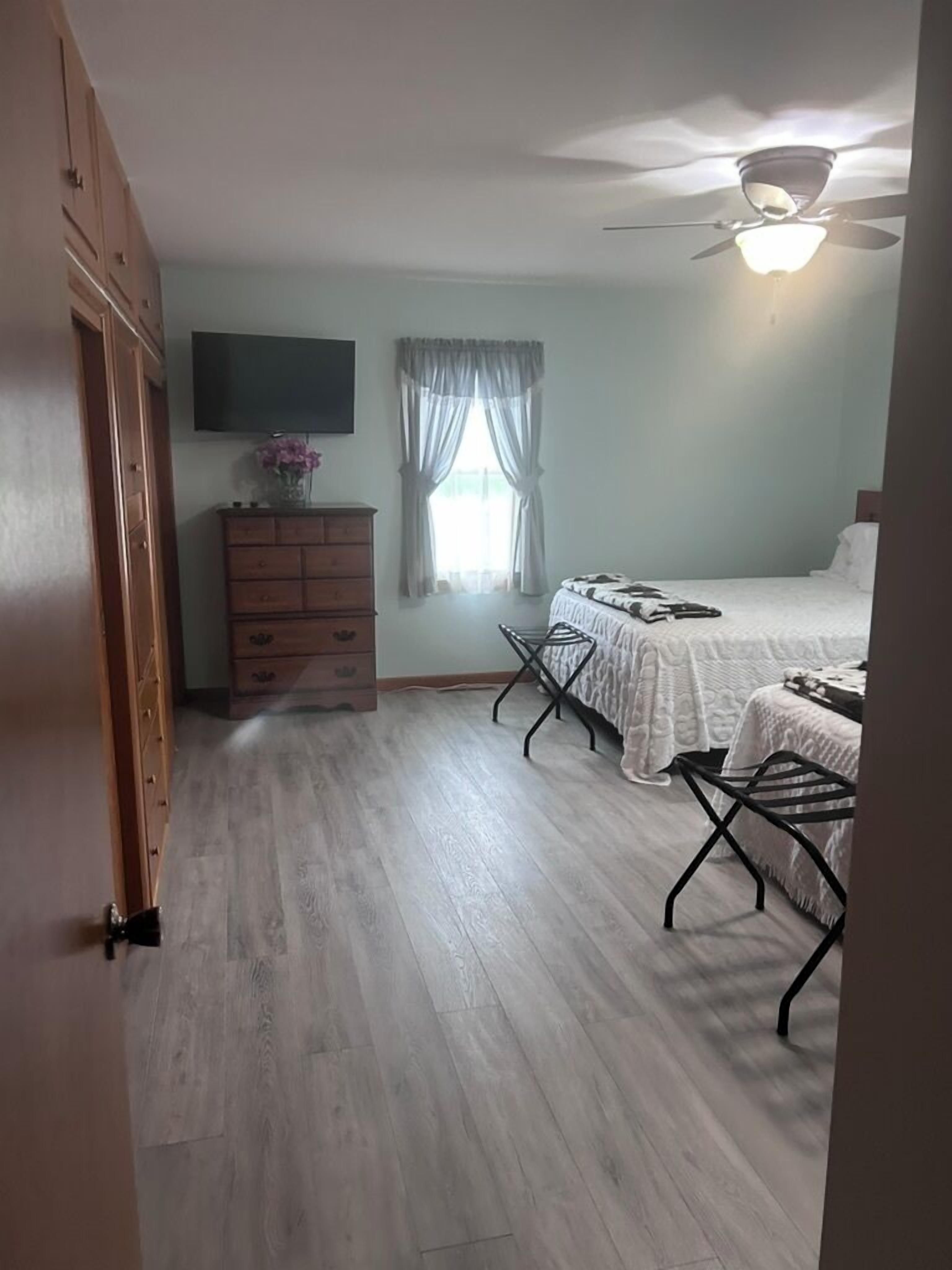 3 slaapkamers, een bureau, een strijkplank/strijkijzer, gratis wifi