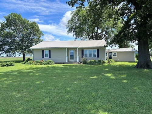 Quiet Country Ranch/Hunters Welcome/Peaceful ranch home with plenty of room   
