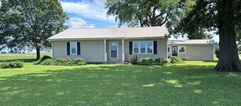 Quiet Country Ranch/Hunters Welcome/Peaceful ranch home with plenty of room   
