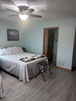 3 chambres, bureau, fer et planche à repasser, Wi-Fi gratuit