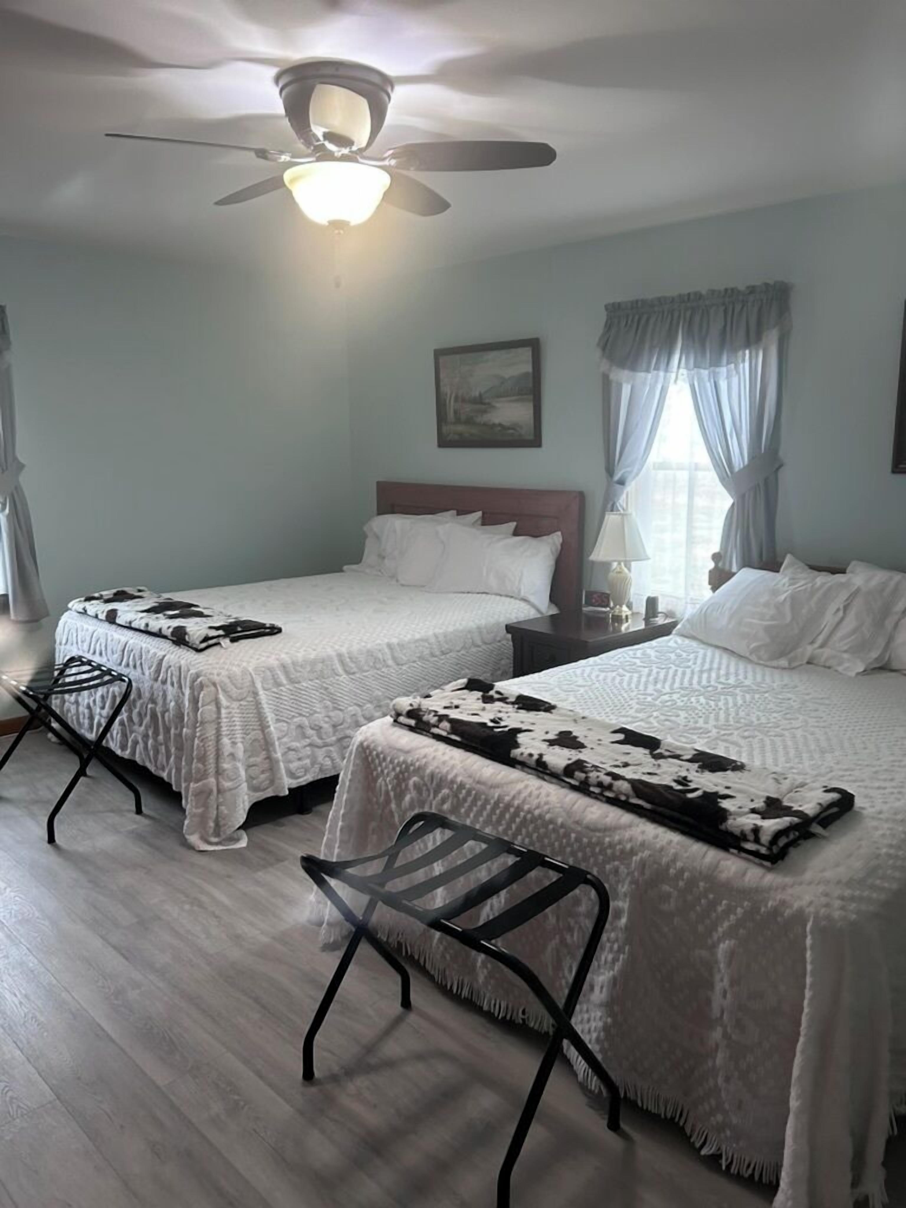 3 bedrooms, desk, iron/ironing board, WiFi (free)