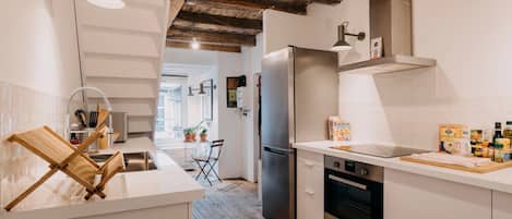 Réfrigérateur, micro-ondes, four, cafetière/bouilloire