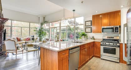 Luxe Condo w/ Private Patio & Perks in Emeryville!