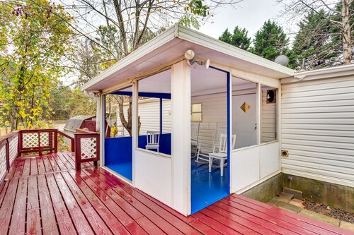 1 Mi to Lake Allatoona: Family Home on Farm!