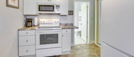 Cookware/dishes/utensils