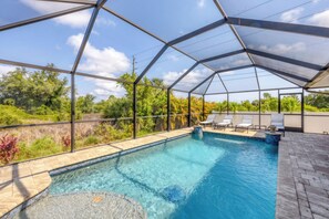 Outdoor pool, a heated pool - Sea La Vie "Boujee" Upscale Style 4 BDR Pool House Near Gulf Beaches and Golfing (Port Charlotte)