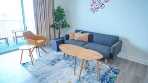 A modern living room with a grey sofa, wooden coffee table, and yellow armchair. - Orlando Blue Heron Condo 1 Mile From Disney 10th f (Orlando)